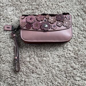 Coach Tea Rose App Clutch             Mauve Floral Appliqué Wristlet